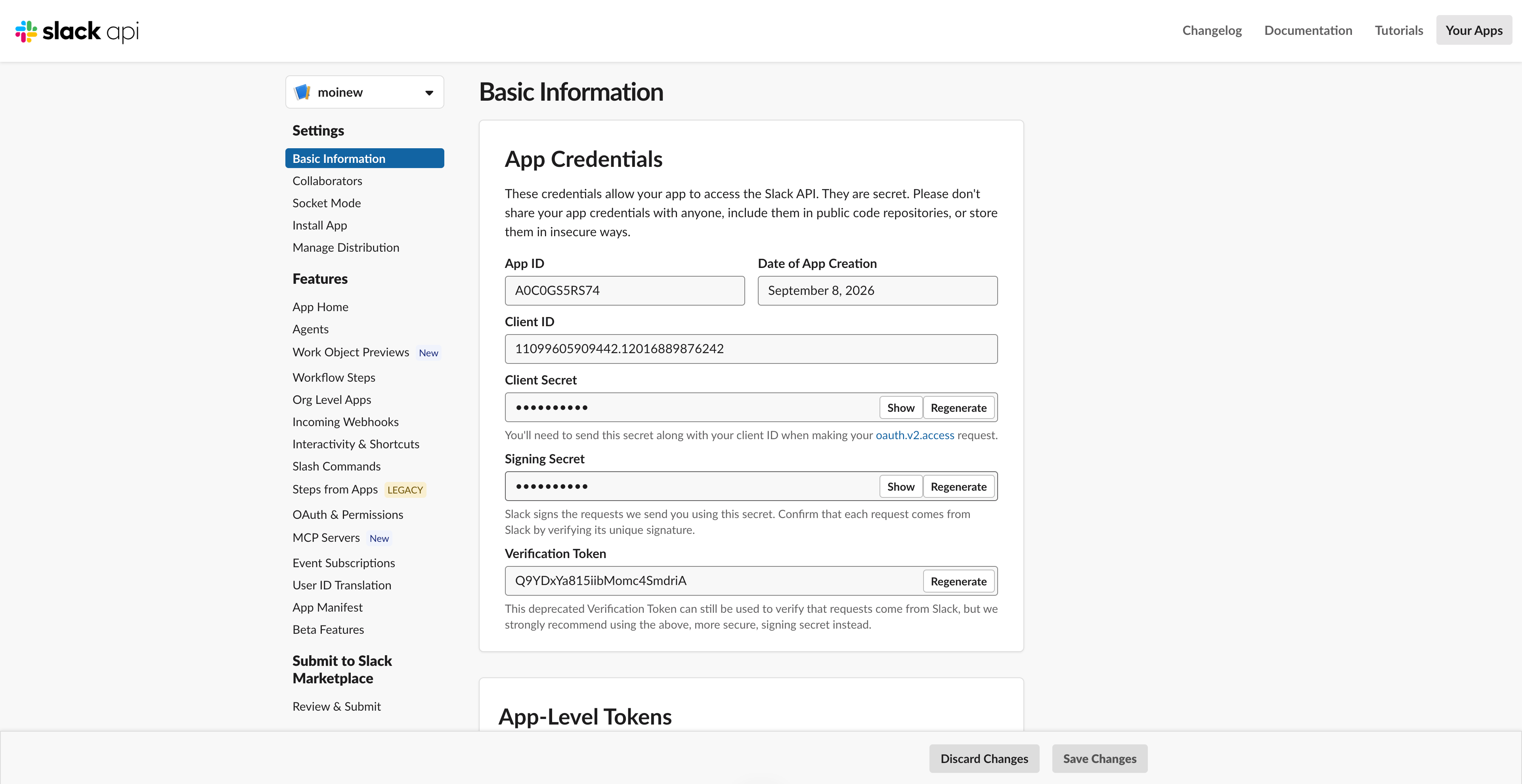 Slack Basic Information 的 App Credentials 区域，标出 Signing Secret。